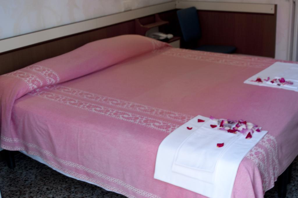 Hotel Niagara Маротта Екстер'єр фото