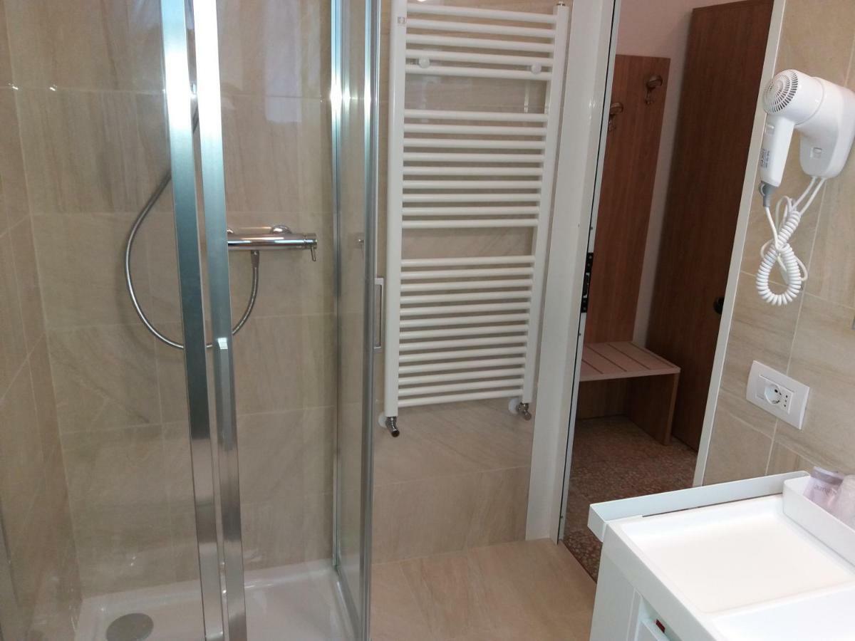 Hotel Niagara Маротта Екстер'єр фото